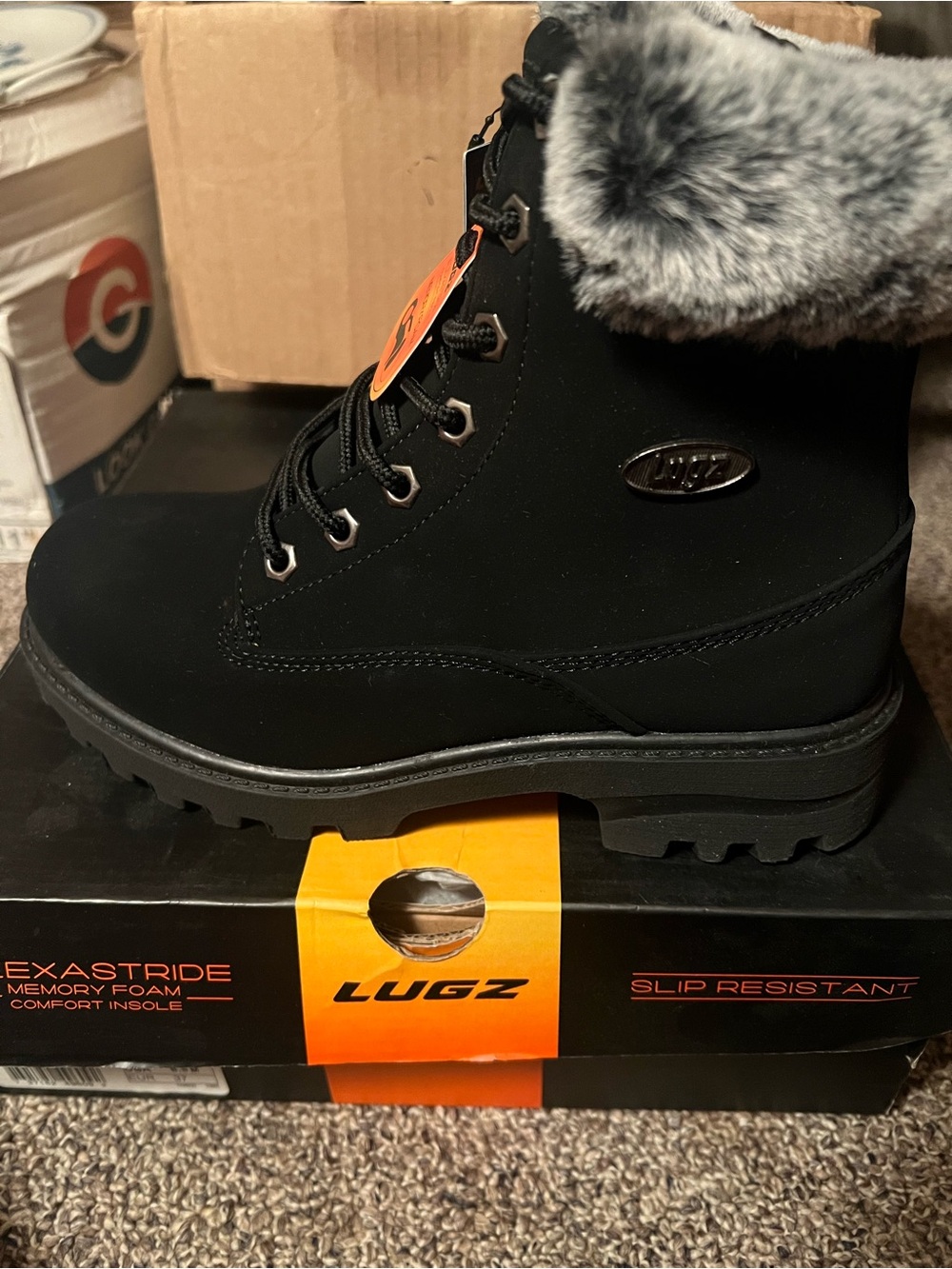 Lugz women’s Black Faux Fur-Lined Lace-Up Winter Boot size 6.5